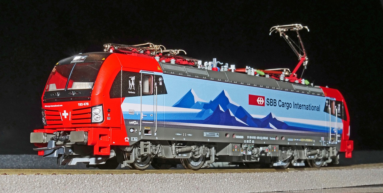 railway  model train  electric locomotive free photo