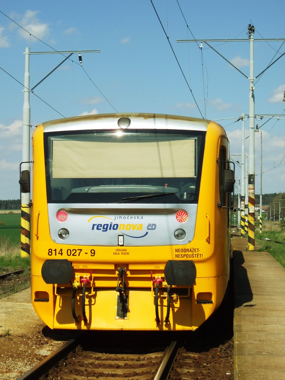 railway yellow railcar free photo
