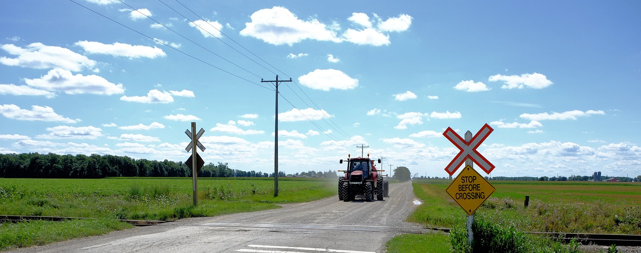 railway crossing uncontrolled stop free photo