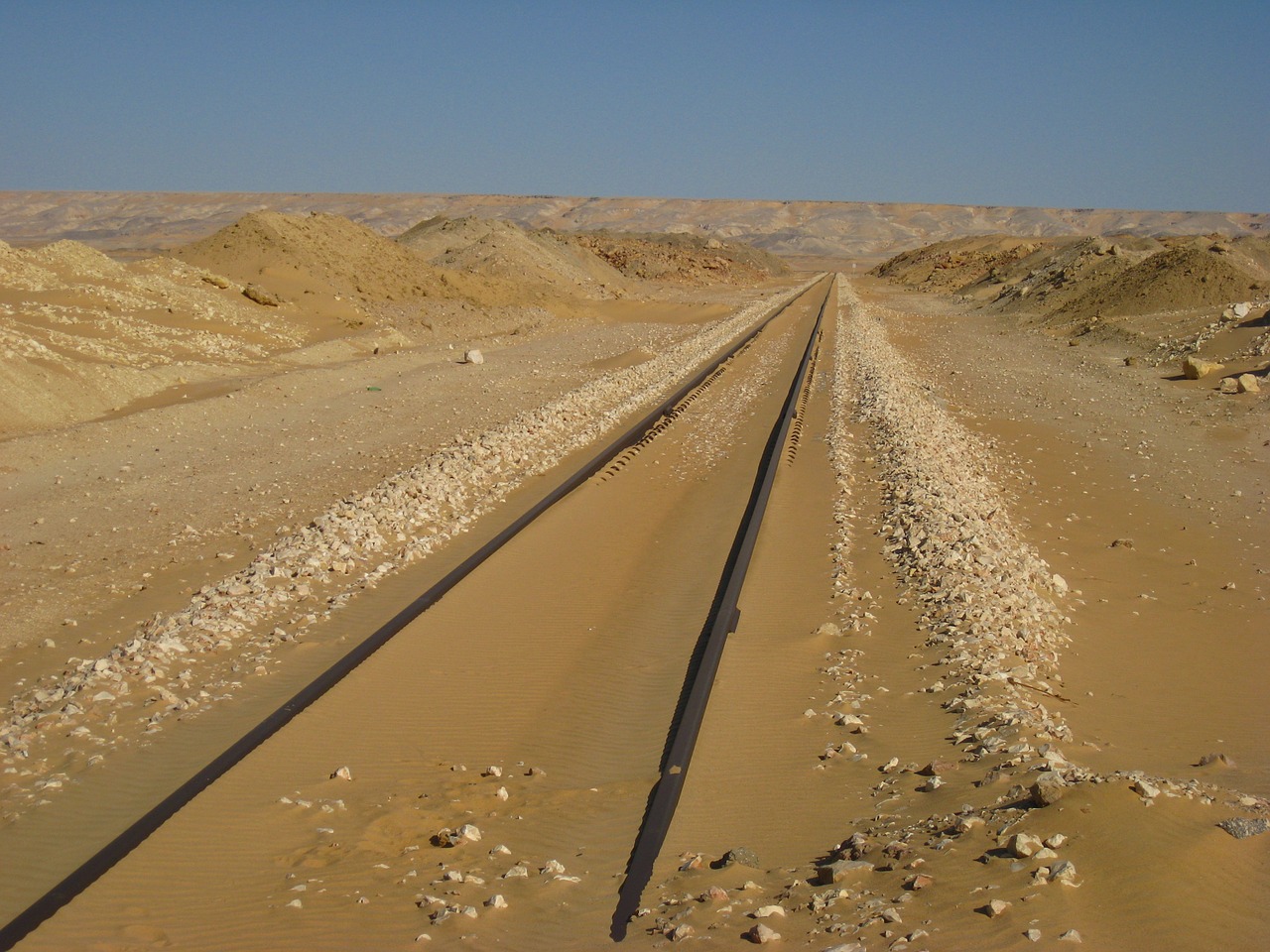 railway line gleise egypt free photo