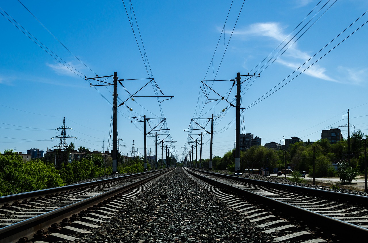 railway path vista city free photo