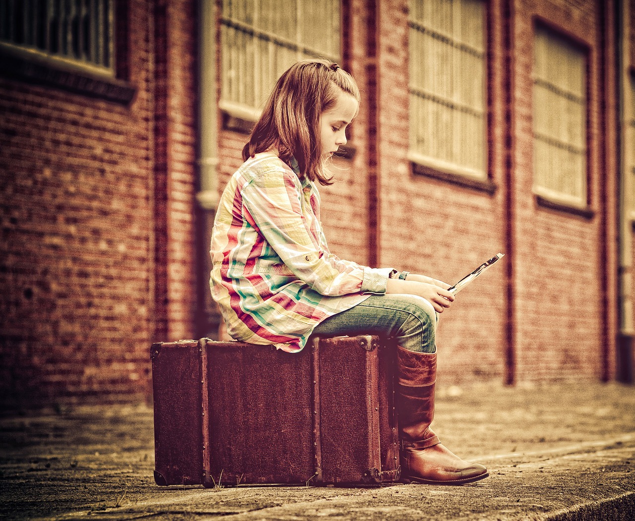 railway station luggage child free photo