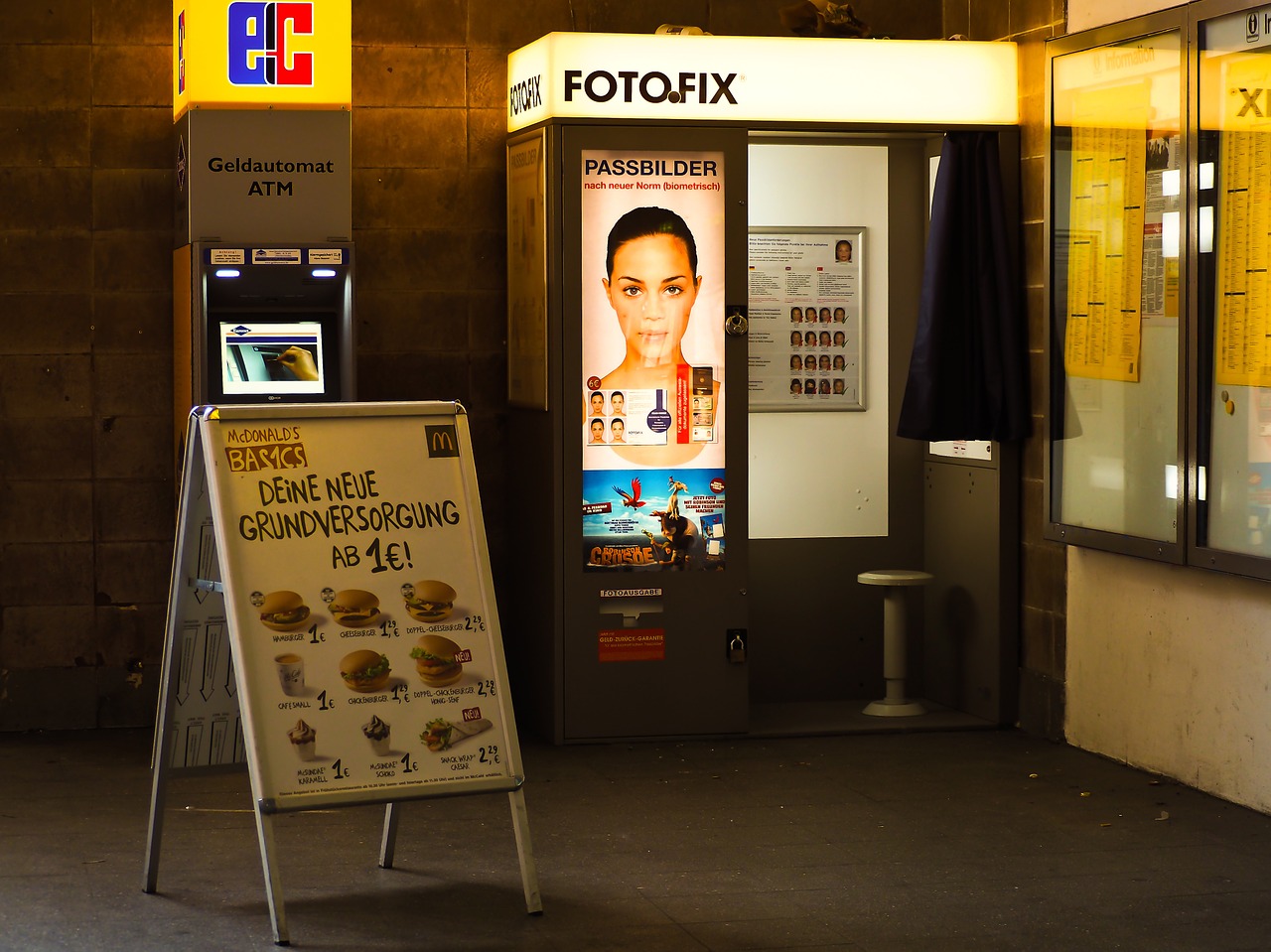 railway station photo booth fotofix free photo