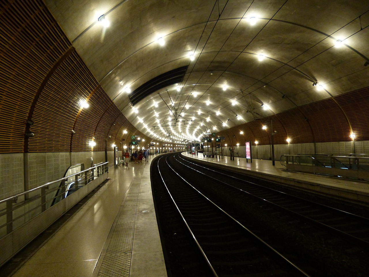 railway station dark gleise free photo