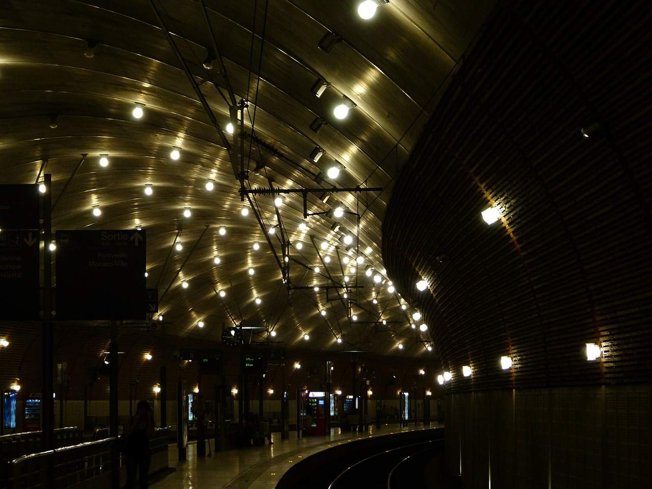 railway station dark gleise free photo