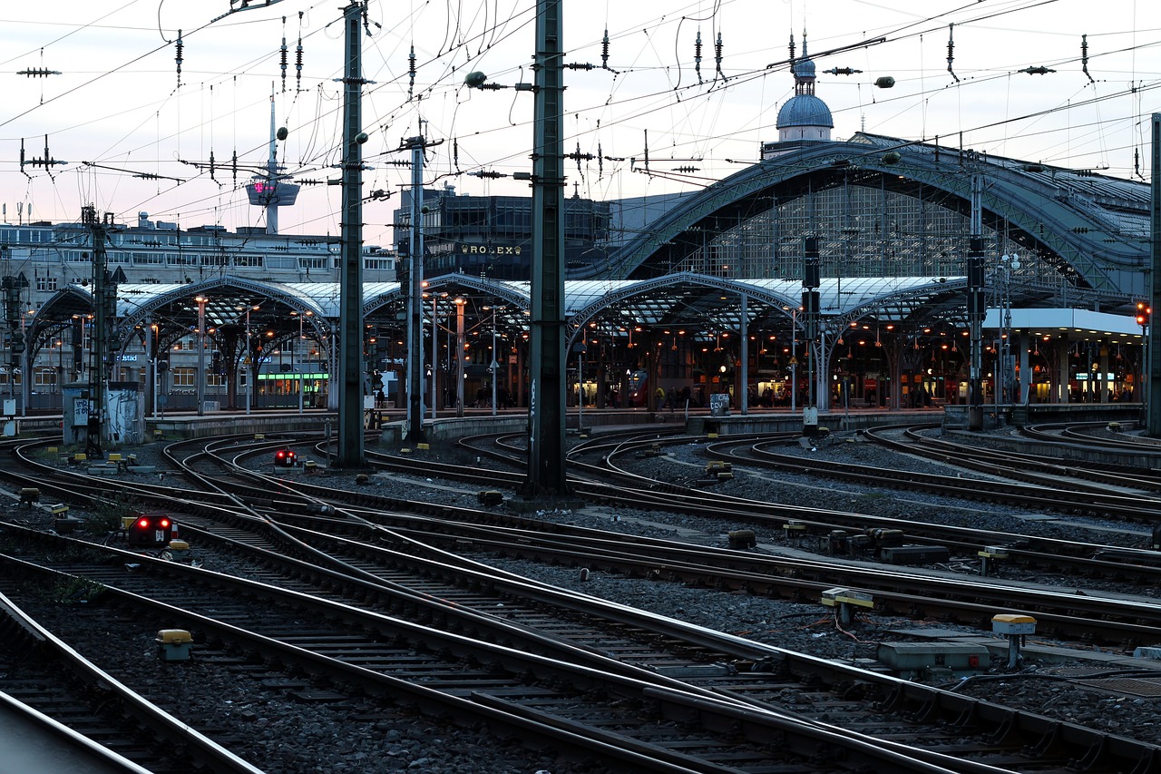 railway station  cologne  gleise free photo