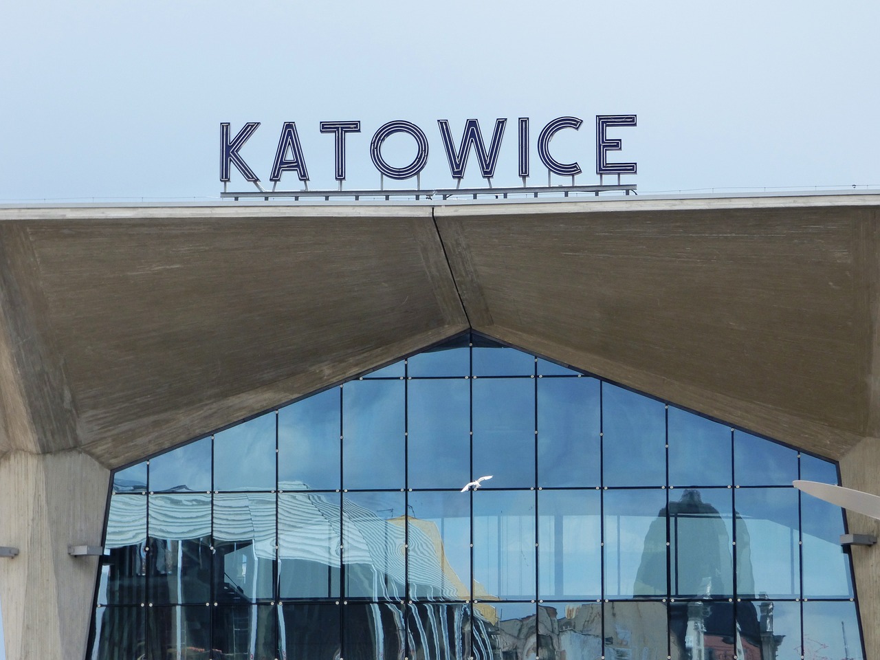 railway station the inscription katowice free photo
