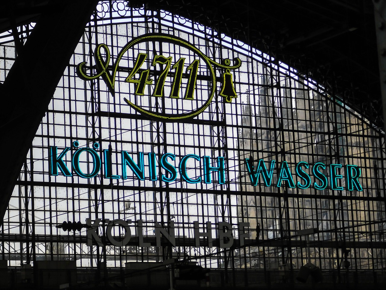 railway station cologne central station free photo