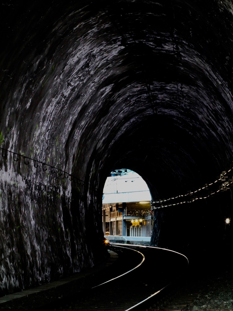 railway tunnel gleise tunnel free photo