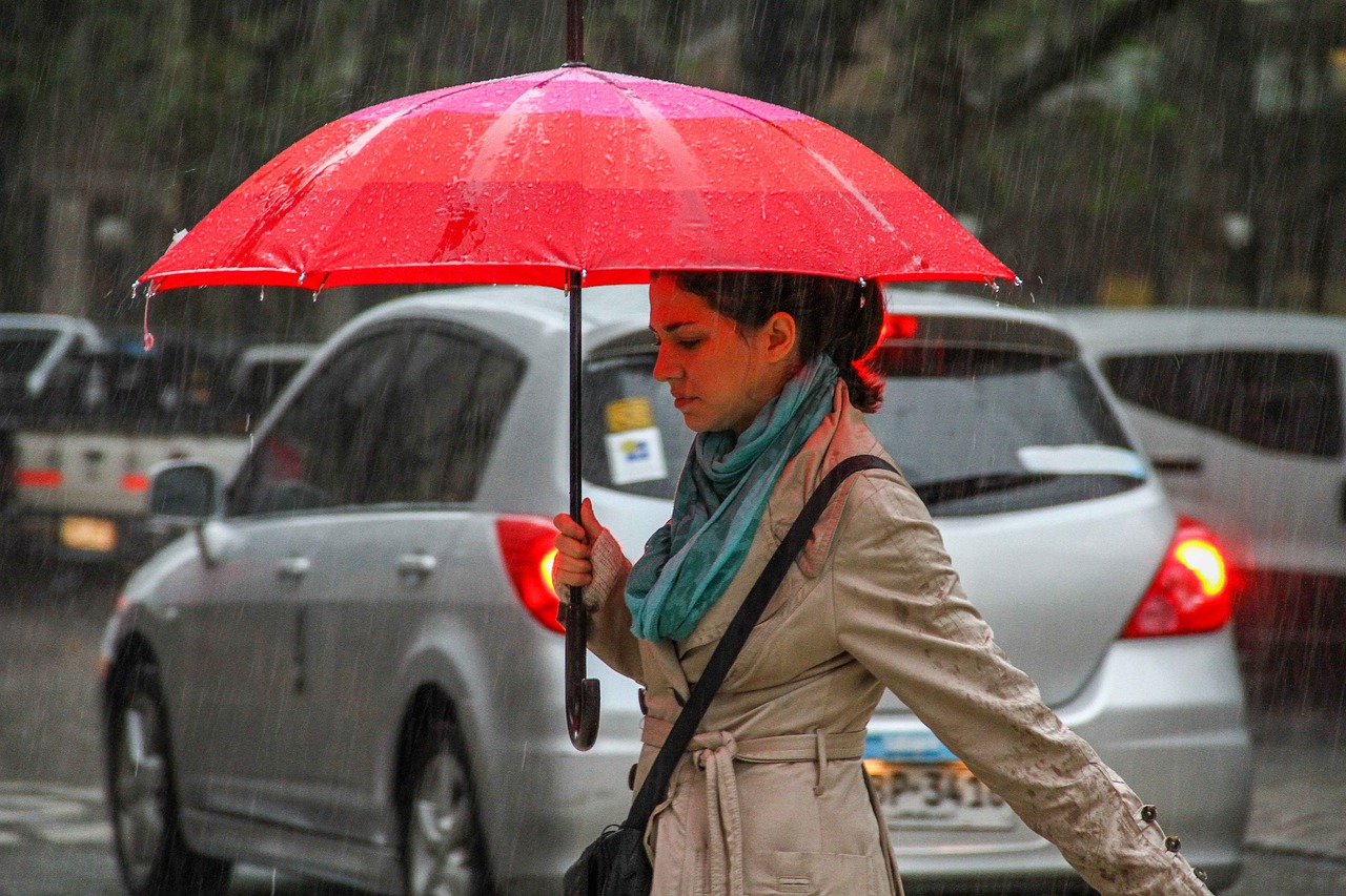 rain women paragua free photo