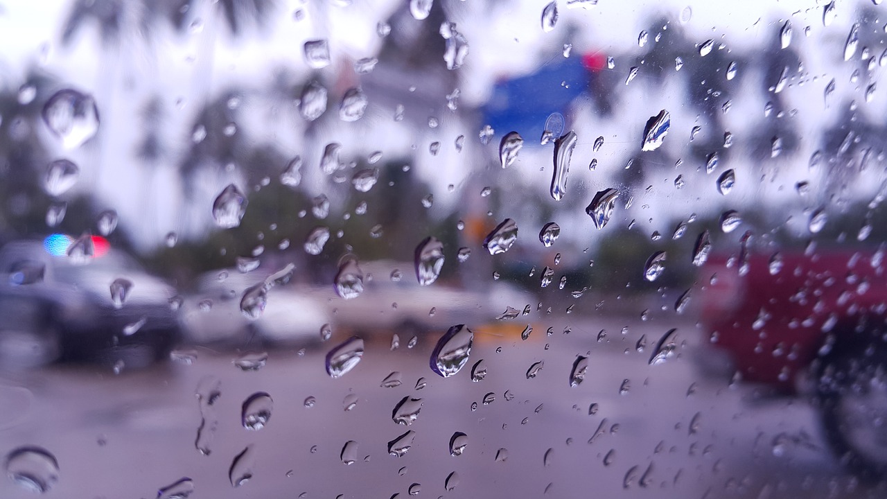 А за окном то дождь слушать. Дождь в окне. Дождь за окном. Дождливое окно. Дождь картинки.