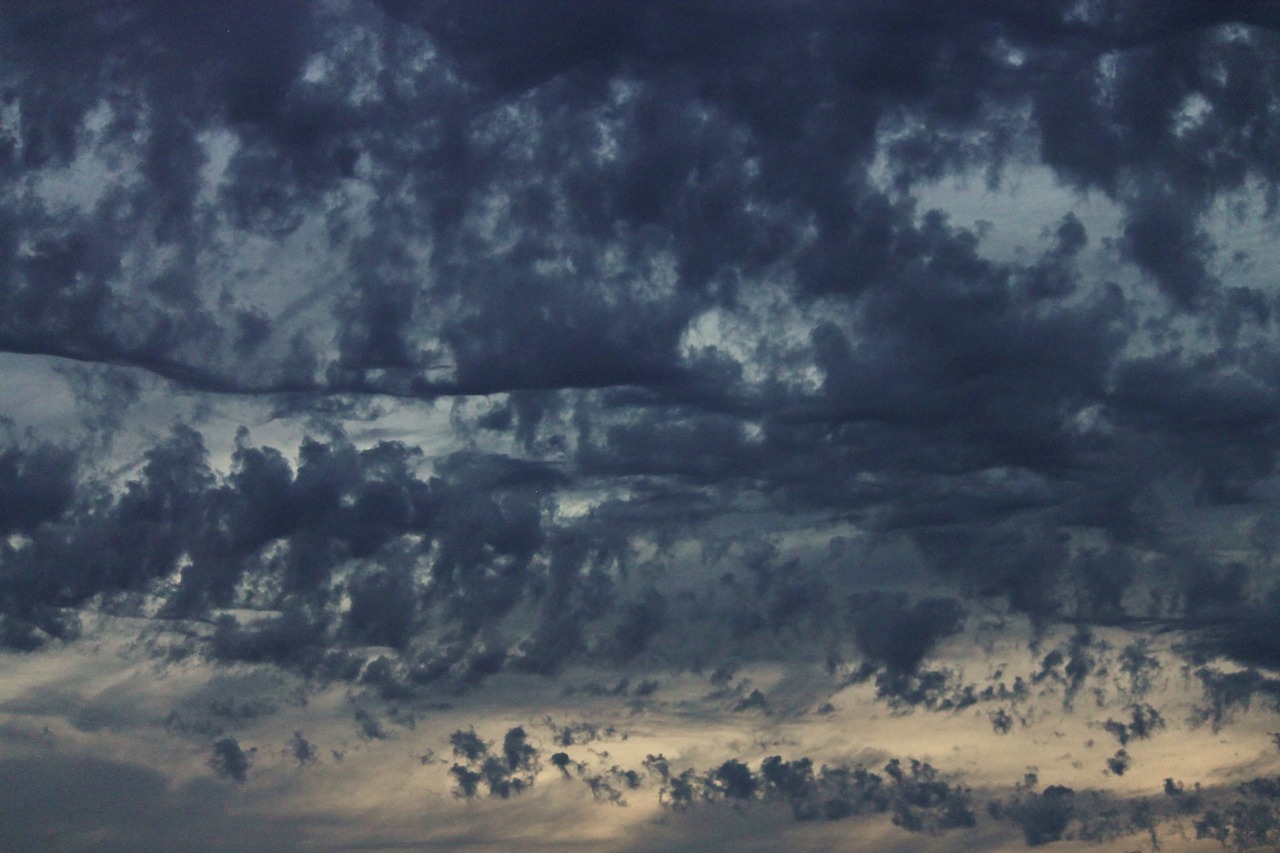 rain clouds wolkenspiel evening sky free photo