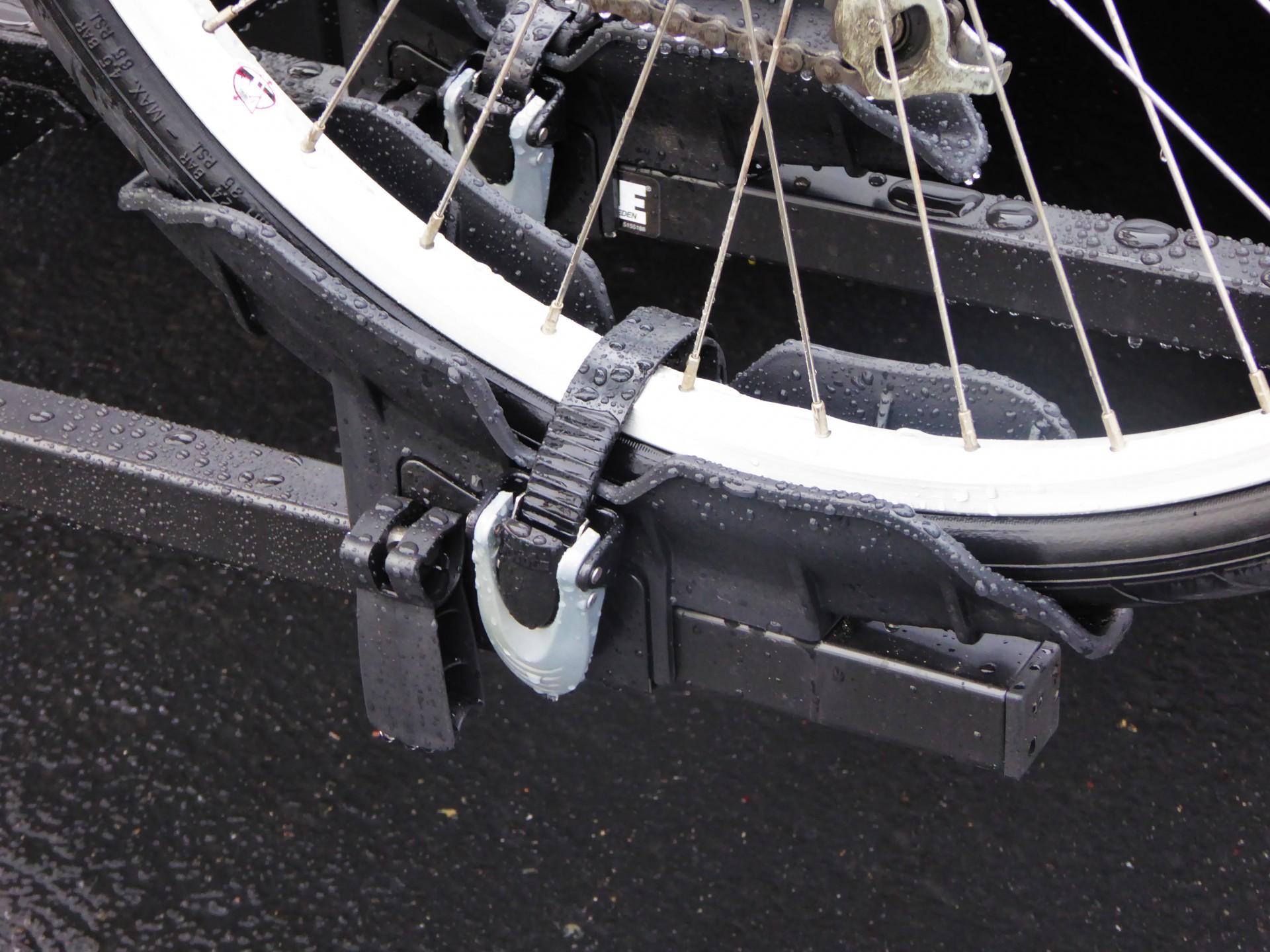 bike tire close-up free photo