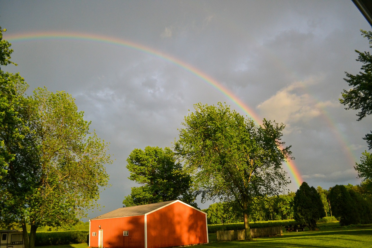 rainbow barn red free photo