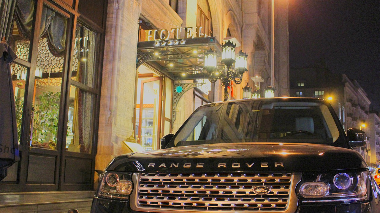 range rover  hotel  a night out free photo