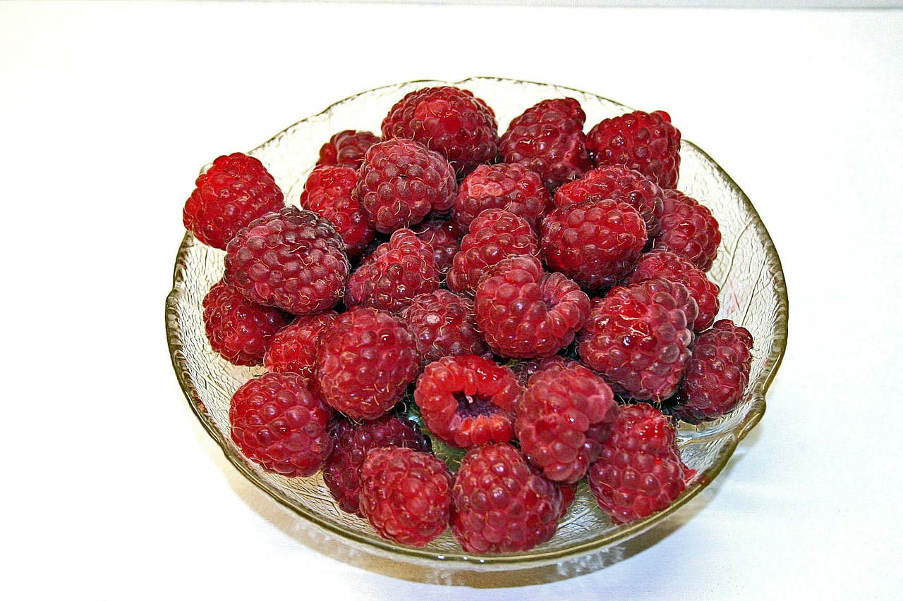 raspberries berries sweet free photo
