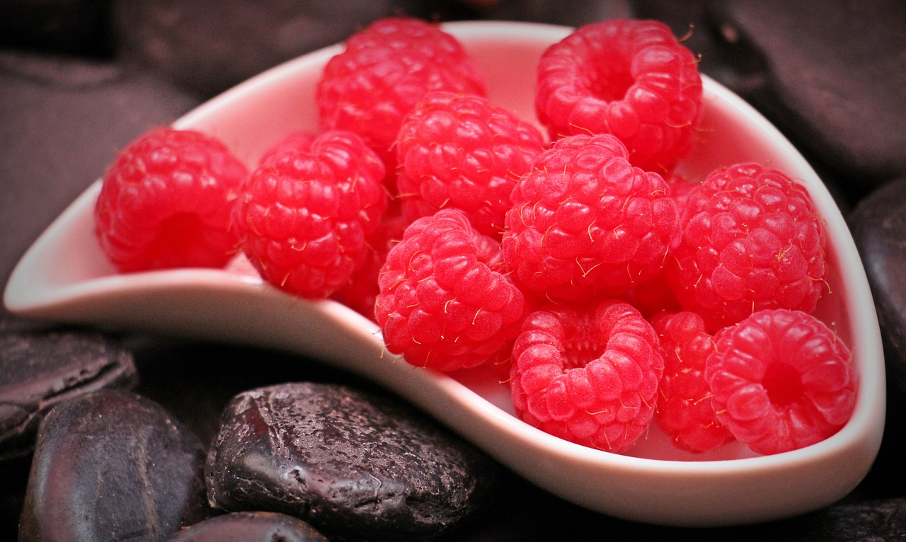 raspberries fruits fruit free photo