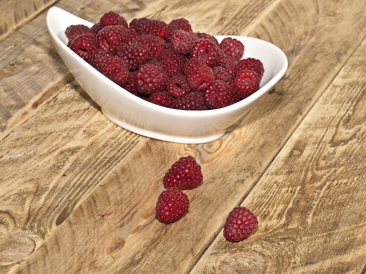 raspberries fruit summer free photo