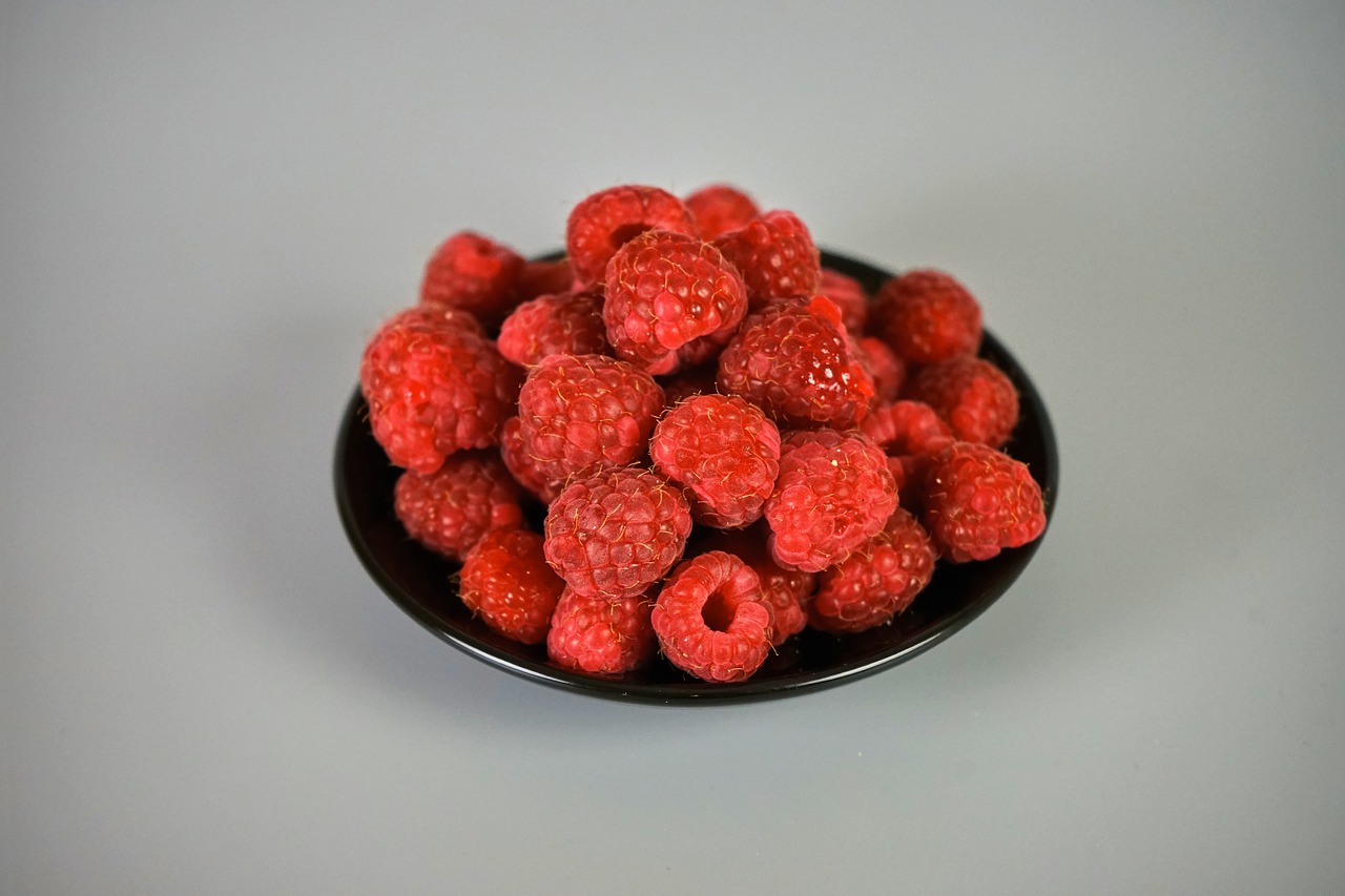 raspberries fruit food free photo