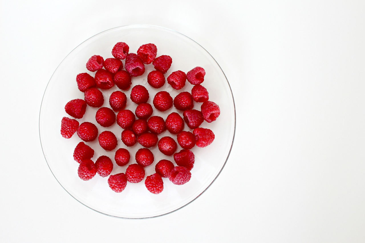 raspberries fruit healthy free photo