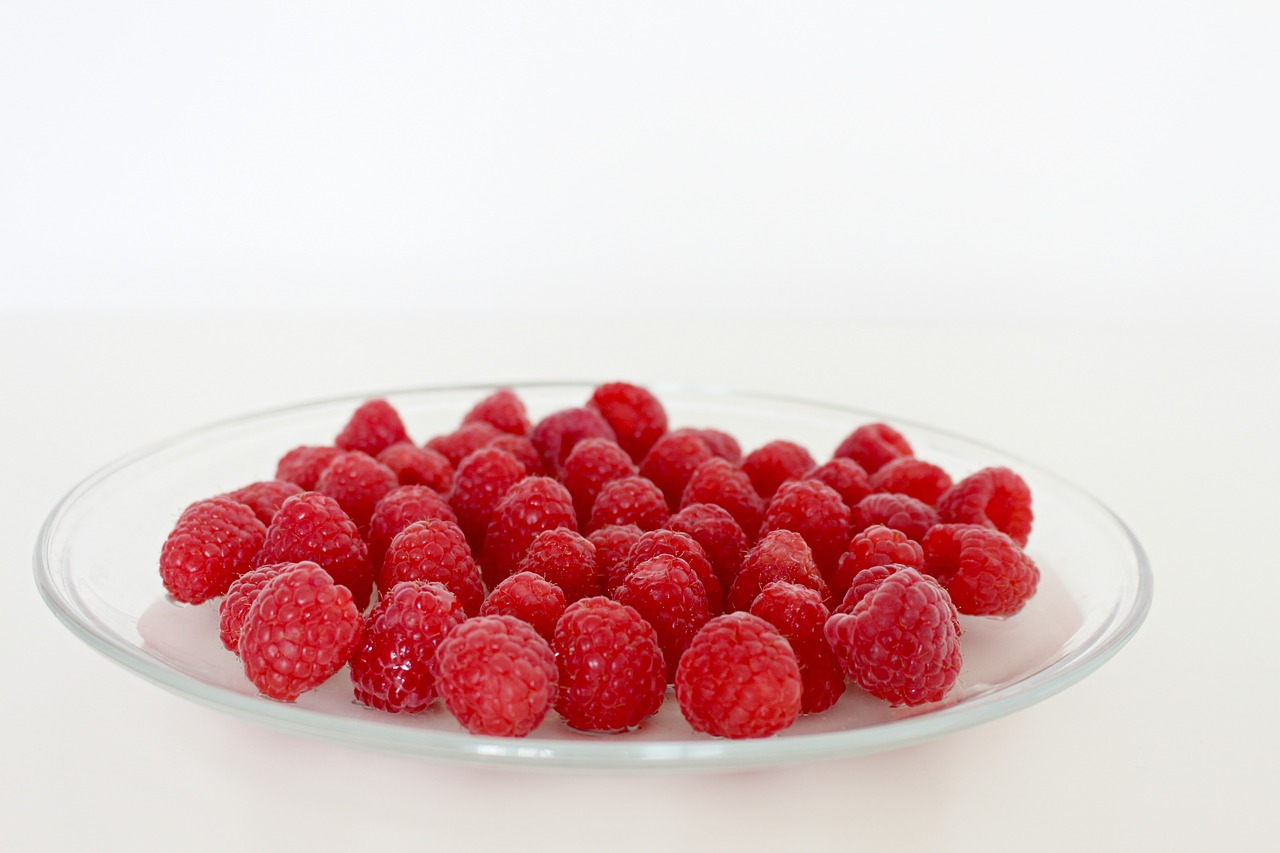 raspberries fruit healthy free photo