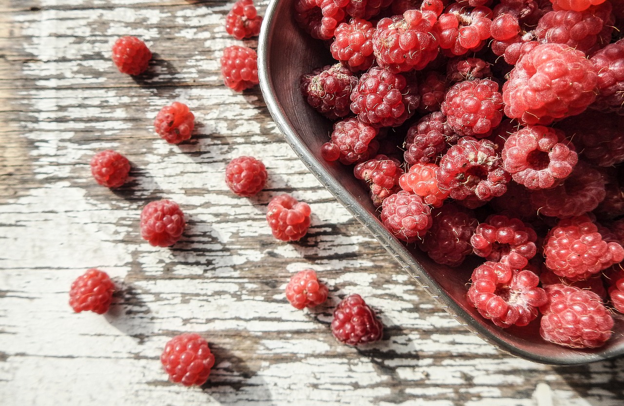 raspberries fruit red free photo