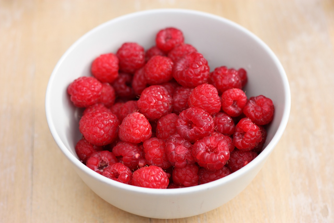 raspberries fruits healthy free photo