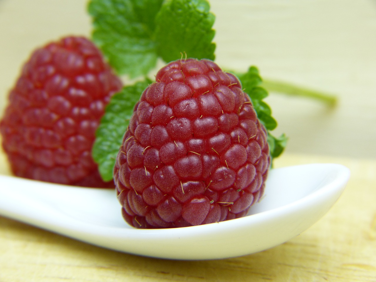 raspberry mint fruit free photo