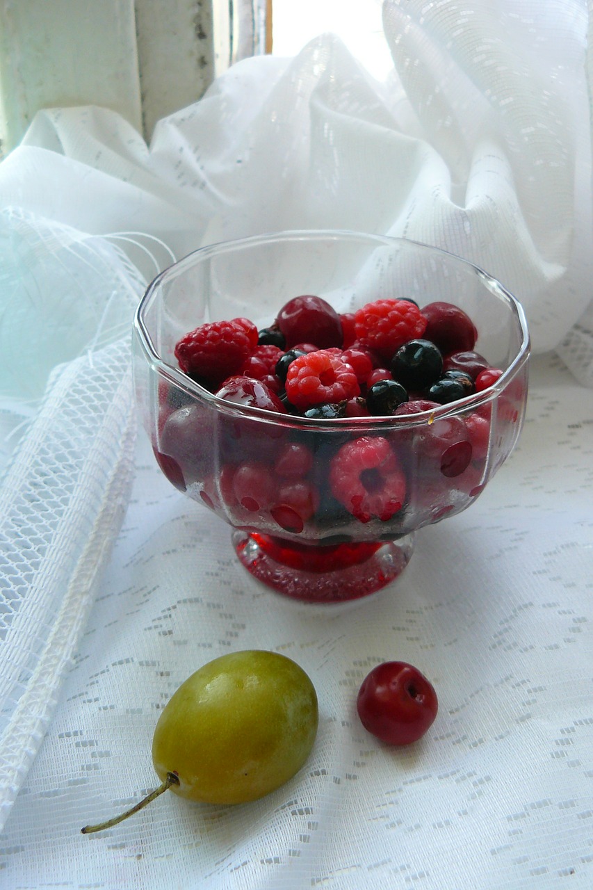 raspberry currant cherry free photo