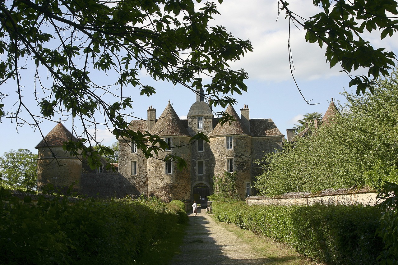 ratilly burgundy castle free photo
