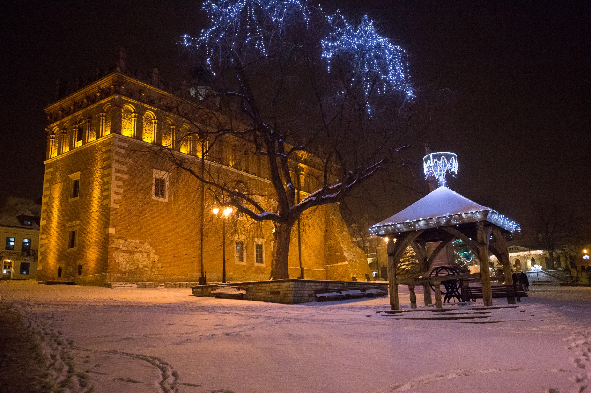 sandomierz town hall winter free photo
