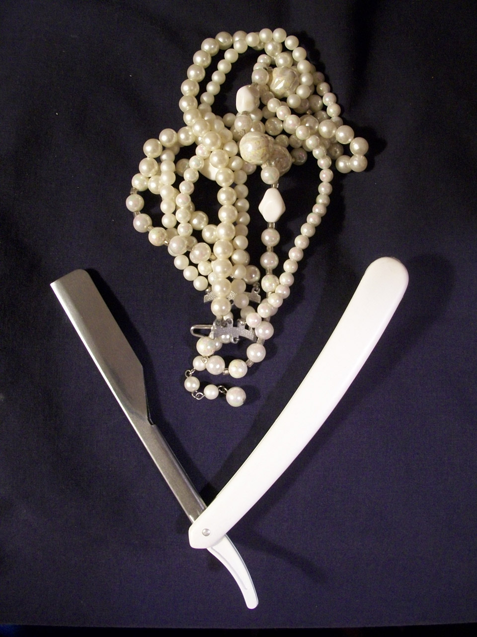 pearls necklace razor free photo