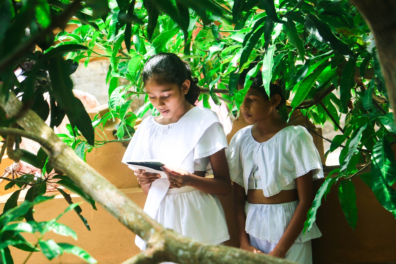 reading sri lanka children free photo