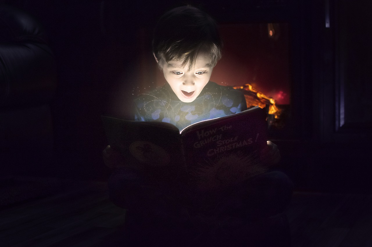 reading  surprised  children reading free photo