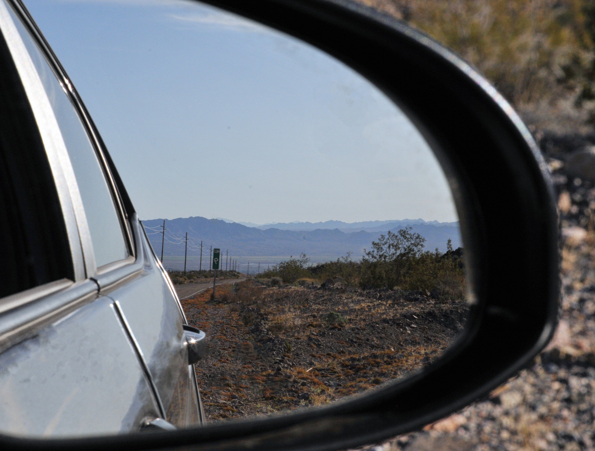 desert highway mirror free photo