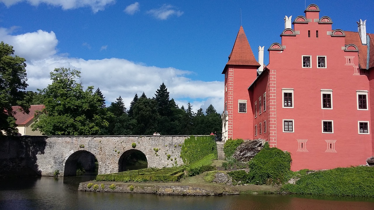 red castle architecture free photo