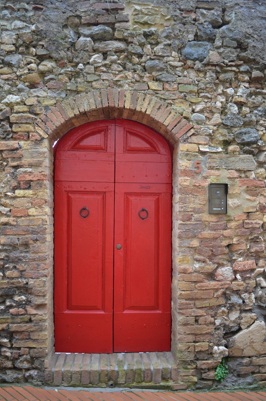 red door home free photo