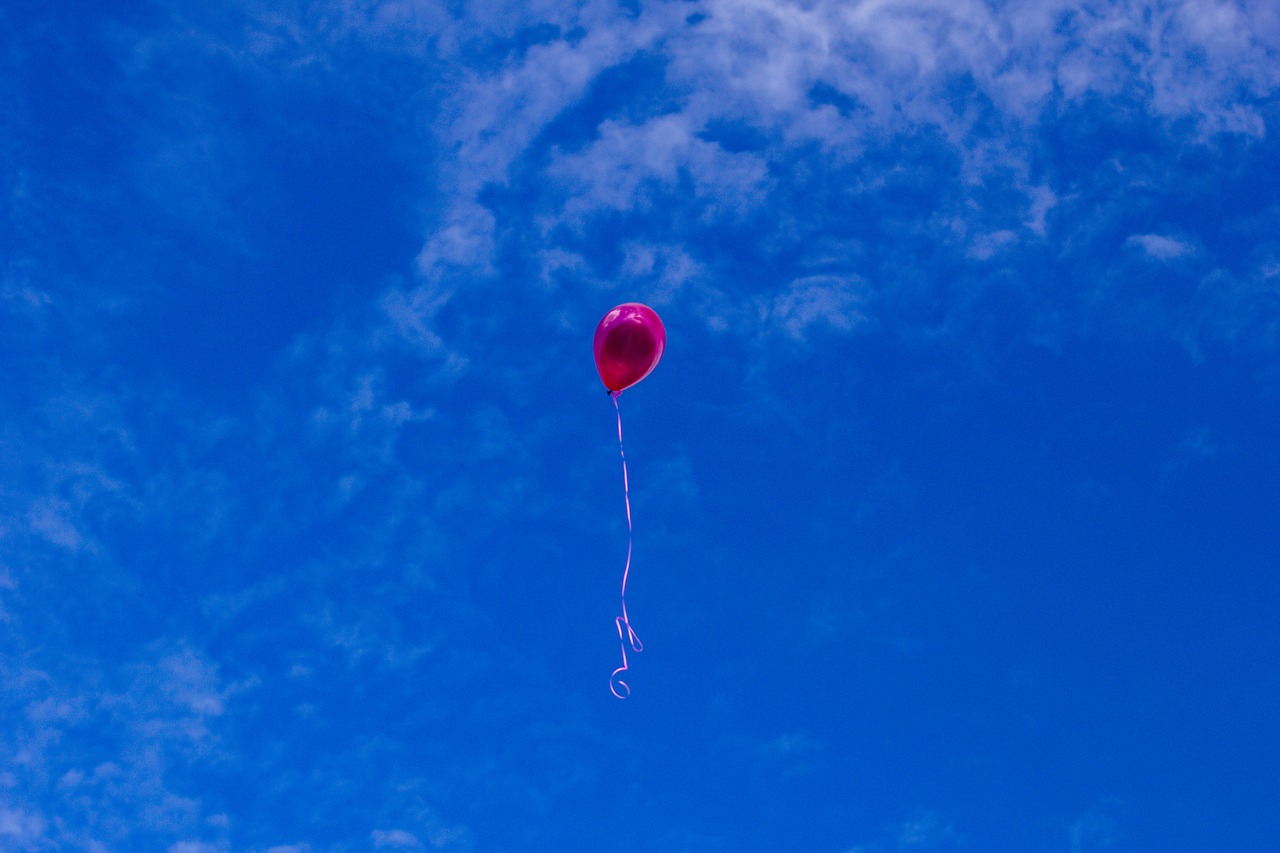 red balloon blue free photo