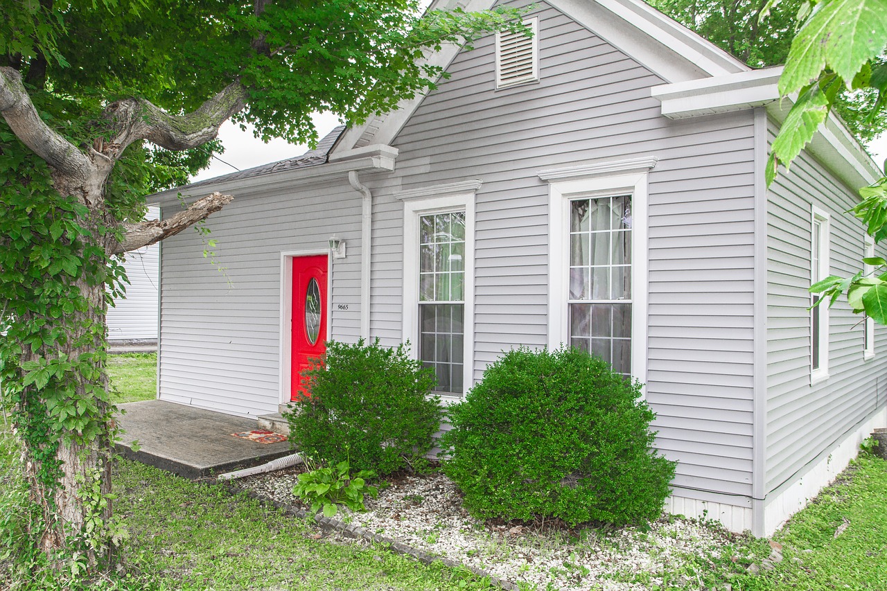 red  door  gray free photo