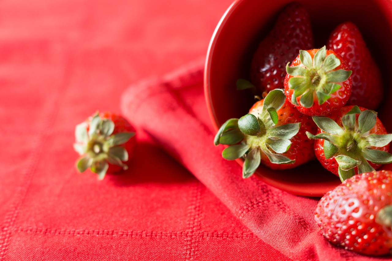 red  strawberries  romantic free photo