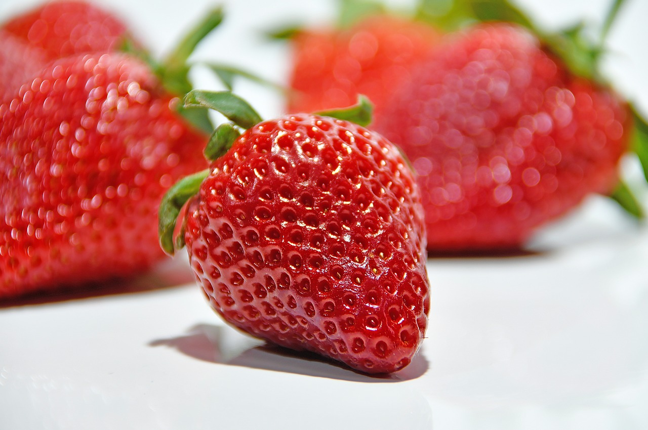 red  strawberry  fresh free photo