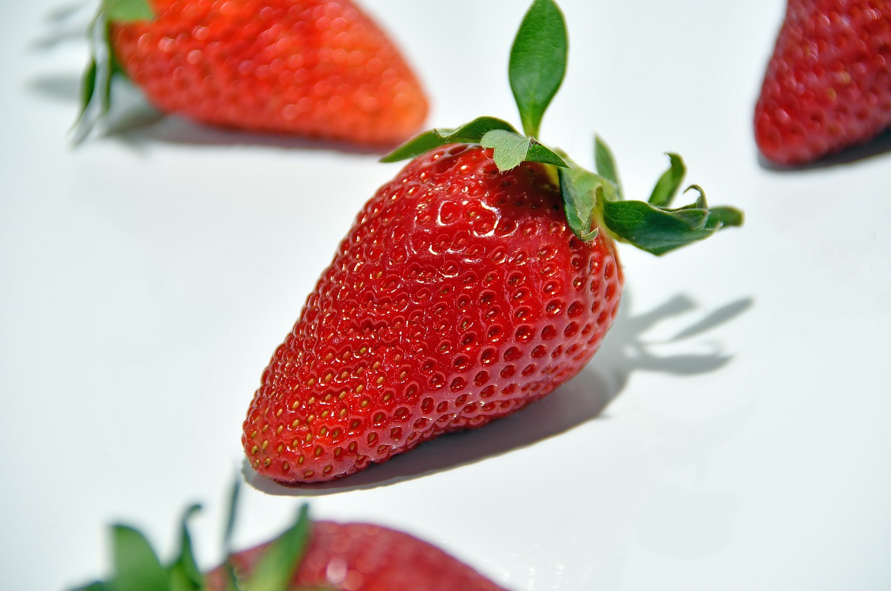 red  strawberry  fresh free photo