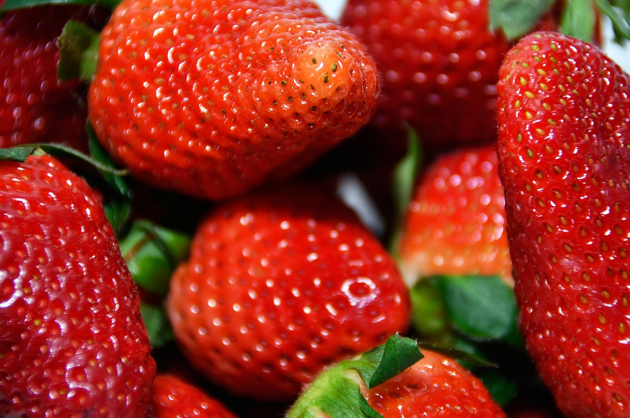 red  strawberry  fresh free photo