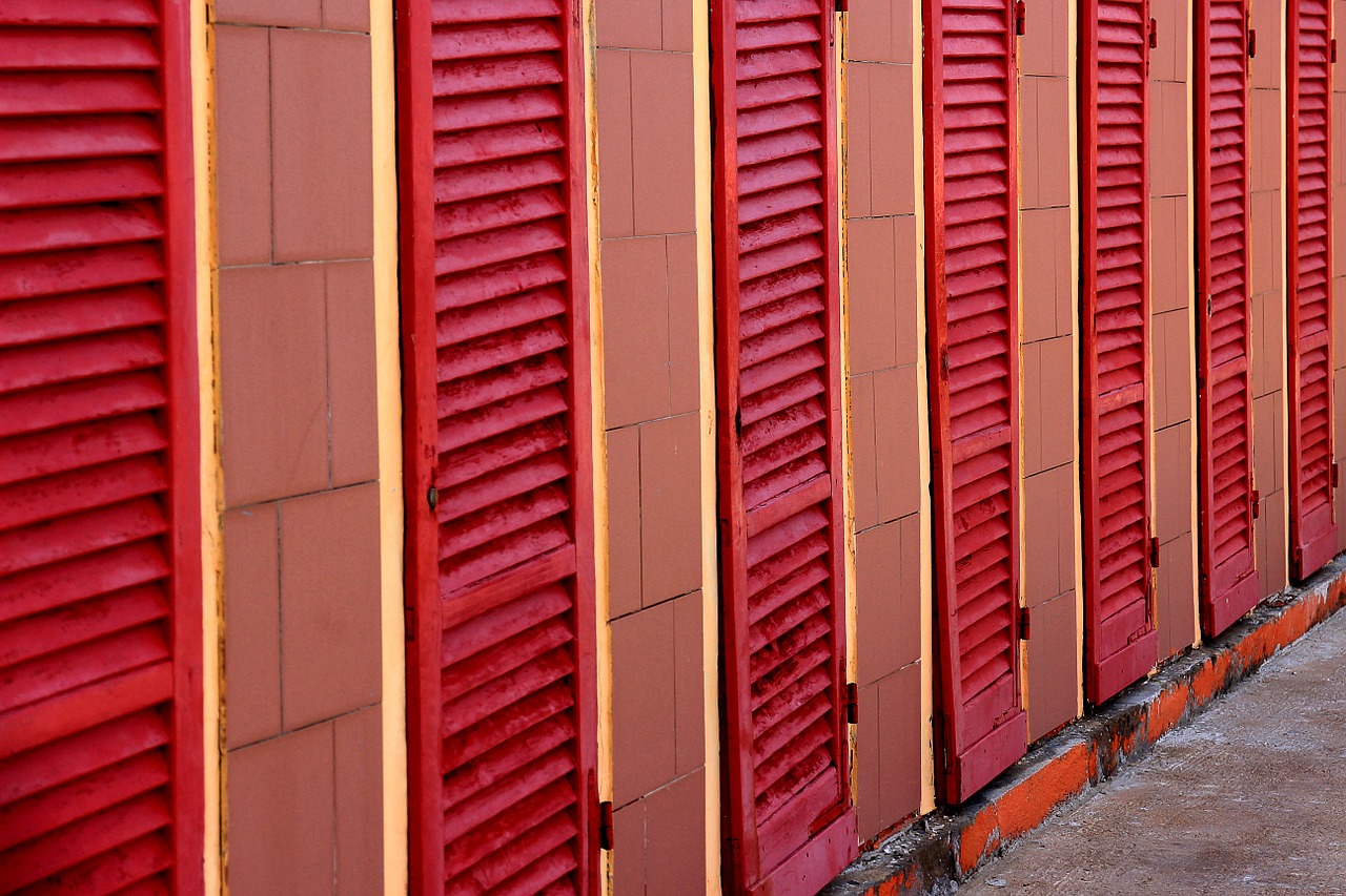 red strandbad cabins free photo