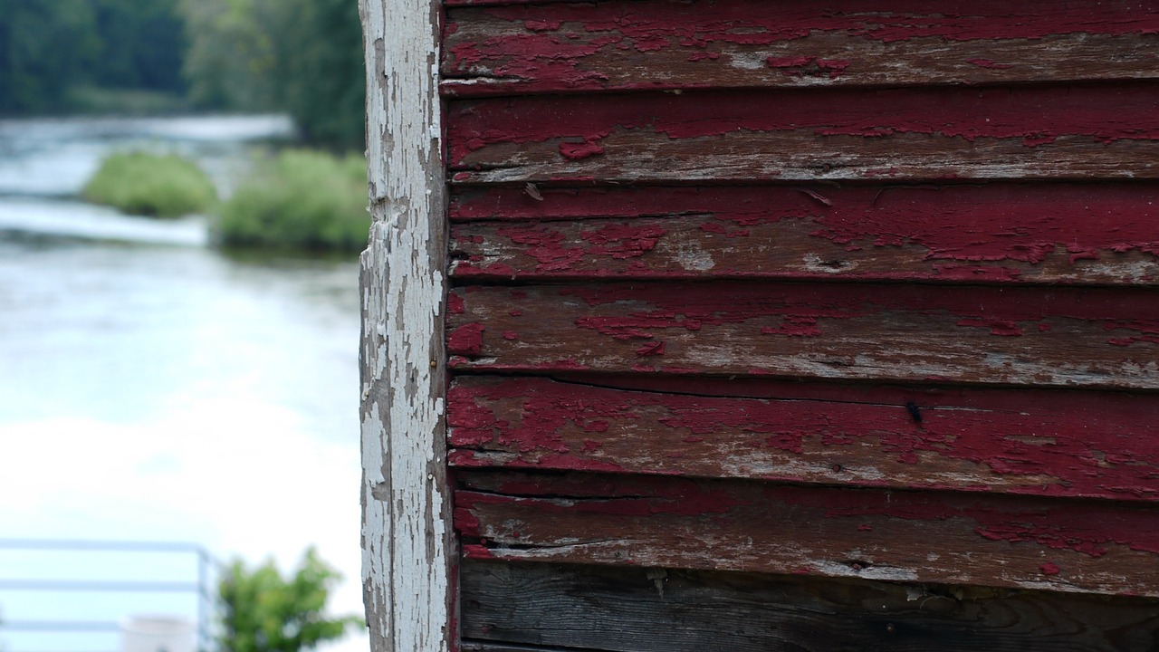 red siding chipped free photo