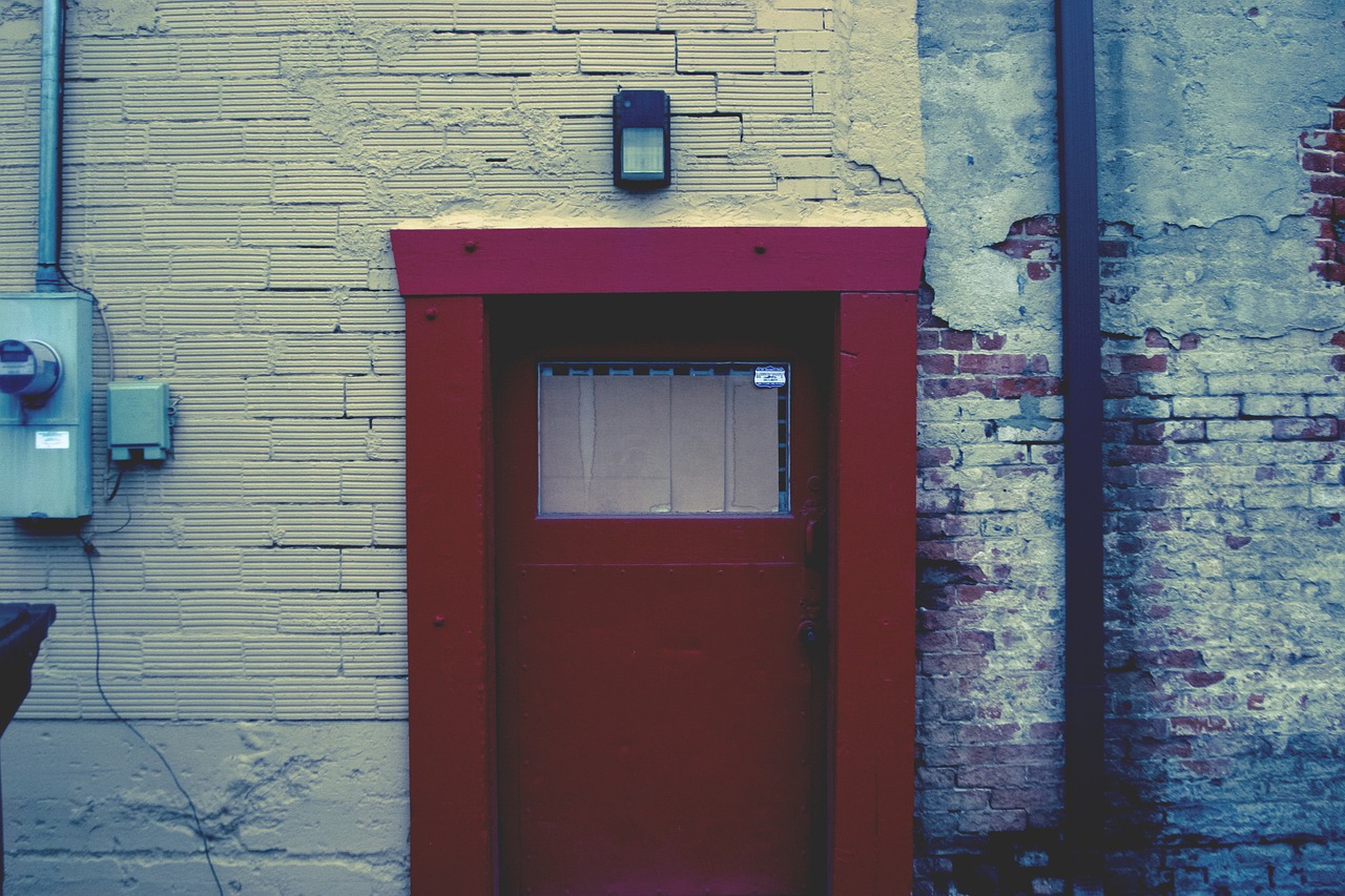 red door bricks free photo