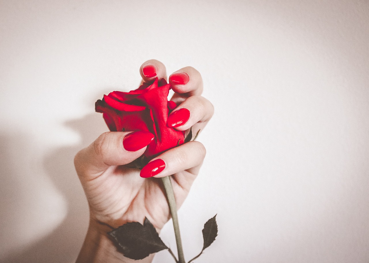 red nails manicure free photo