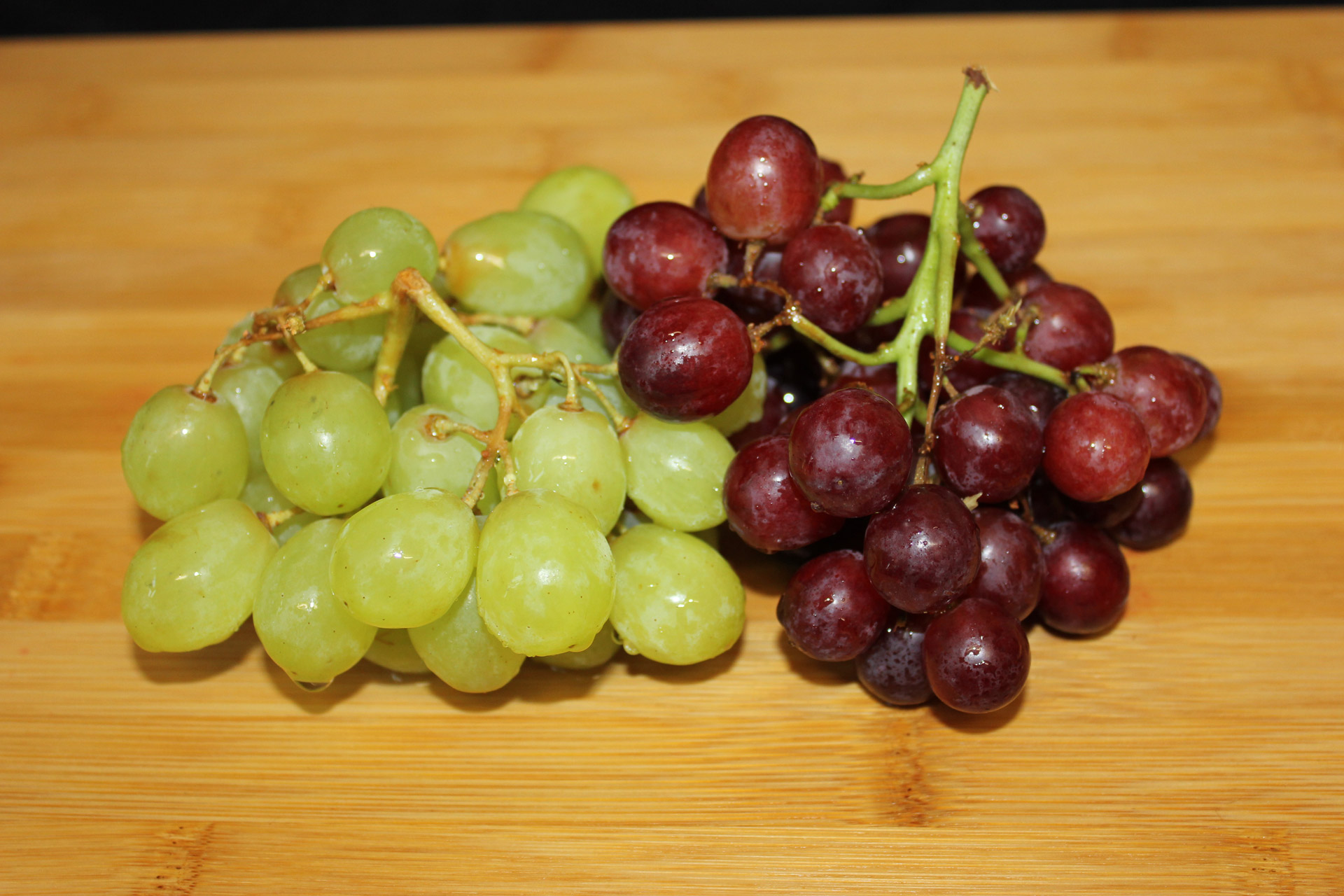 grapes red grapes green grapes free photo