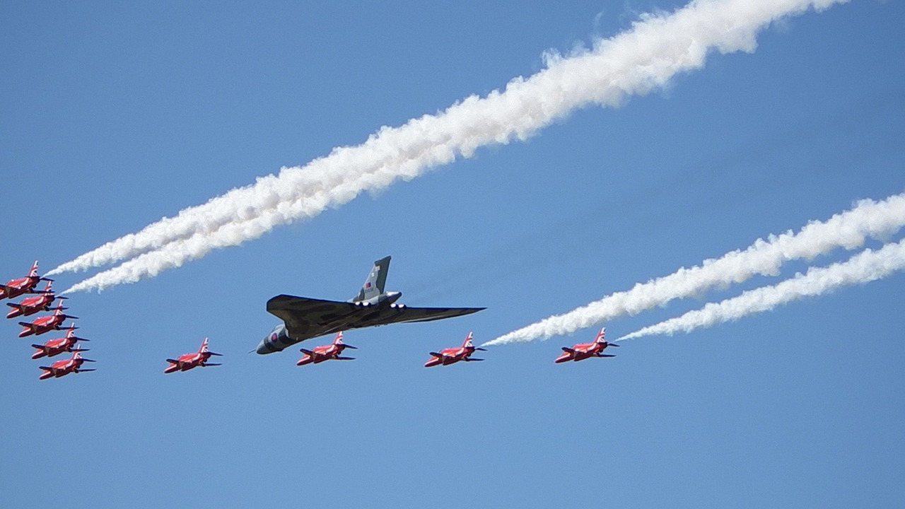 red arrows vulcan royal air force free photo