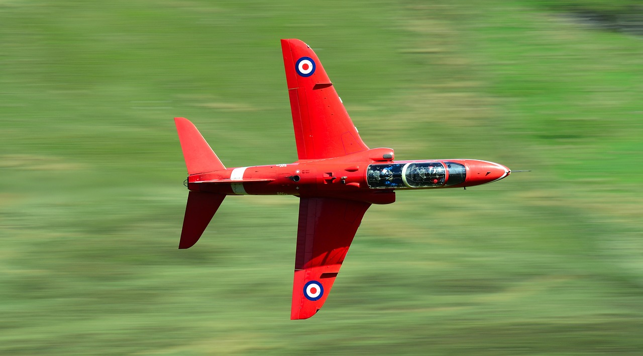 red arrows  training  lowlevel free photo